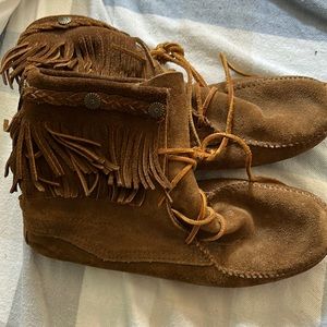 Size 8 Minnetonka